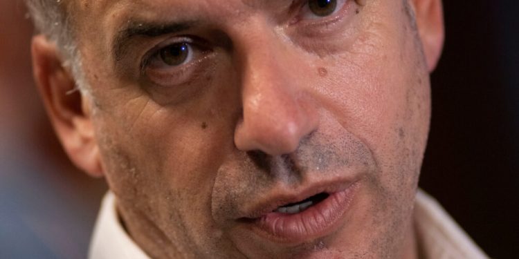 Operan a Orsi de cataratas