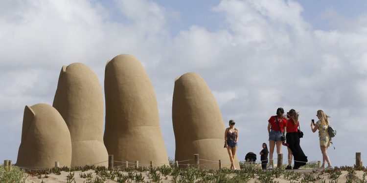 Sanguinetti destacó el crecimiento del turismo en Uruguay