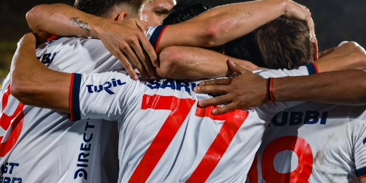 Nacional venció a Peñarol por 3 tantos contra 1 por la Serie Río de La Plata