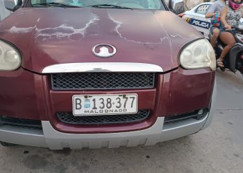 Tránsito incautó una camioneta en San Carlos que contaba con 323 infracciones