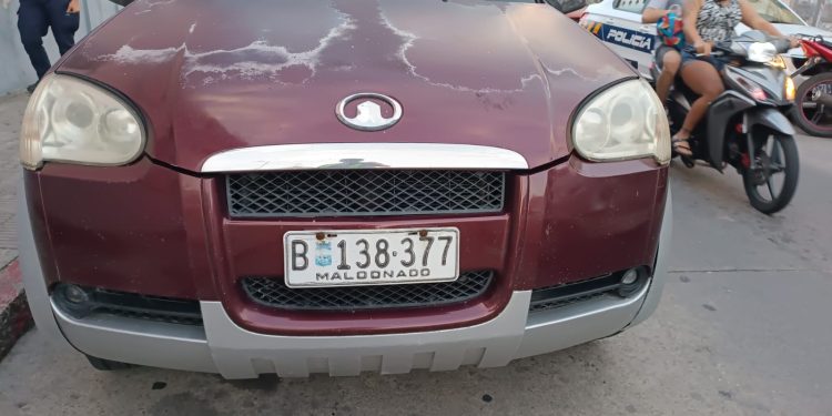 Tránsito incautó una camioneta en San Carlos que contaba con 323 infracciones