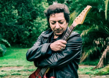 Investigan a Julio Moura, guitarrista de la banda Virus, por la muerte de su pareja en presunta acción sadomasoquista