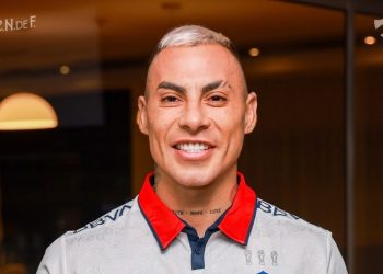 Eduardo Vargas llegó oficialmente a Nacional