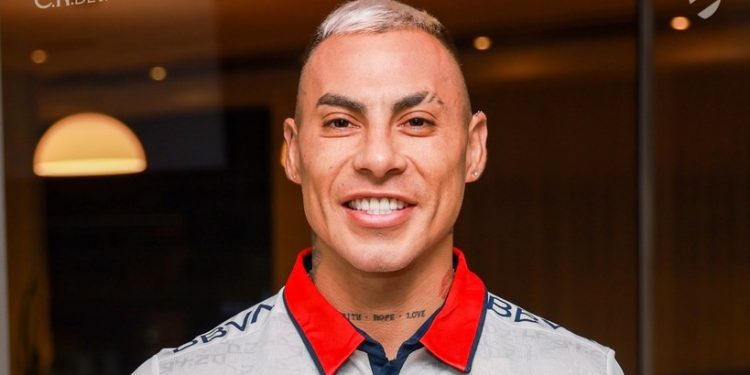 Eduardo Vargas llegó oficialmente a Nacional