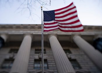 Trump anunció una comitiva presidencial para la investidura de Yamandú Orsi