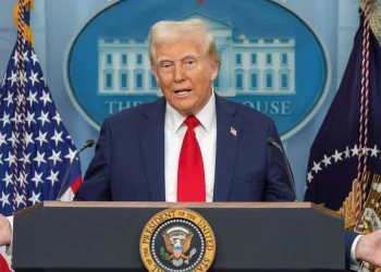 Trump asegura que está «comprometido a comprar y poseer Gaza»