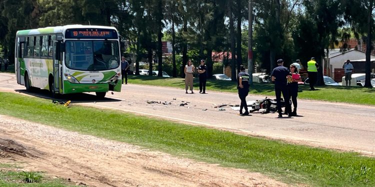 Siniestro Fatal en Maldonado: colisión entre ómnibus y motocicleta
