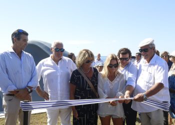 “La ola celeste” en La Barra: una escultura que representa parte de la identidad de Maldonado