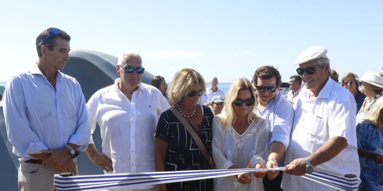 “La ola celeste” en La Barra: una escultura que representa parte de la identidad de Maldonado