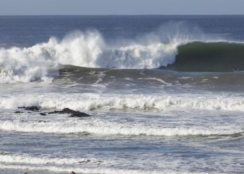 Tragedia en Playa Brava: ciudadano argentino falleció tras sufrir un paro cardíaco en el agua