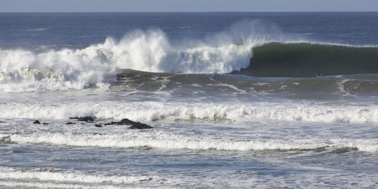 Tragedia en Playa Brava: ciudadano argentino falleció tras sufrir un paro cardíaco en el agua