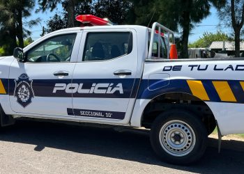 Ómnibus colisionó con una motocicleta en la Rambla: motociclista se encuentra grave