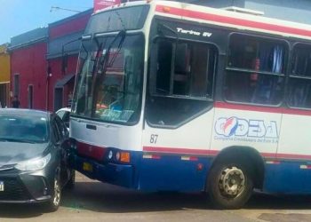 Otro transporte público se vio involucrado en un siniestro de tránsito