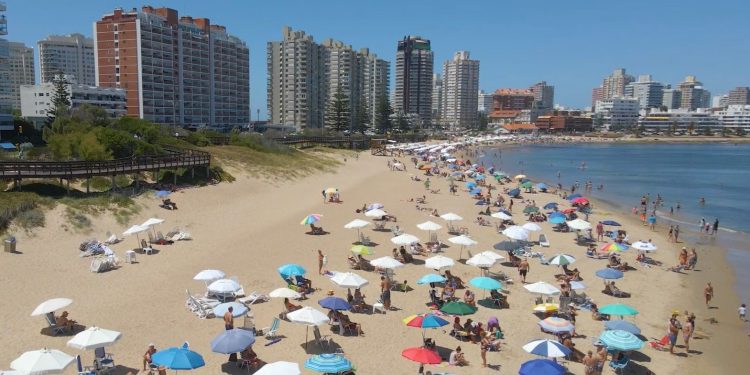 “Las playas siguen cargadas, pero bajaron las intervenciones de guardavidas”