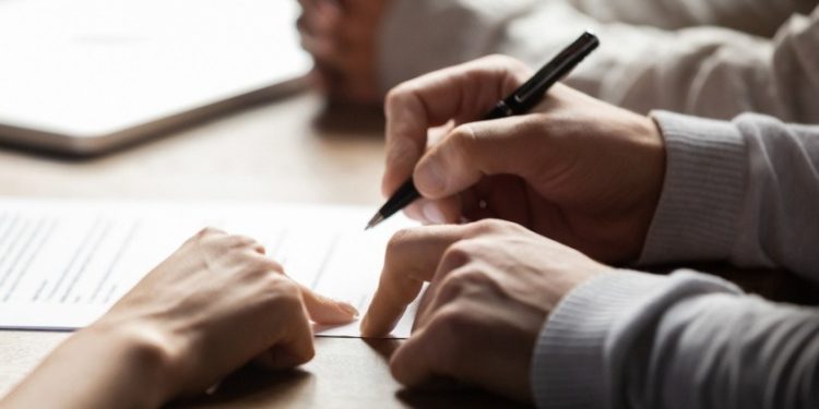 Escribana es investigada por estafa y el desvío de 2 millones de dólares