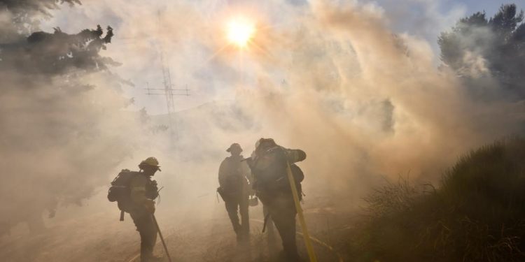 Pérdidas por incendios de Los Ángeles alcanzan 164 mil millones de dólares