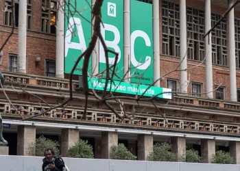 En Montevideo, Frente Amplio toma la delantera con 53.6% y Martín Lema lidera candidaturas
