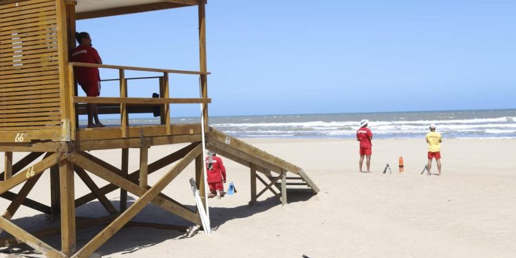 Agreden Guardavidas en la Barra luego que cumpliera con el rescate de un menor