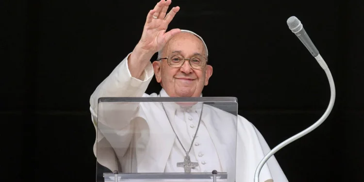 El Papa Francisco sigue en estado crítico y pasó «una buena noche», según el último parte médico del Vaticano