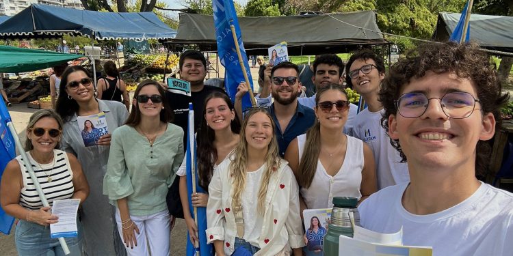 Jóvenes Blancos piden bajar la edad de representación en el Parlamento de 25 a 18 años