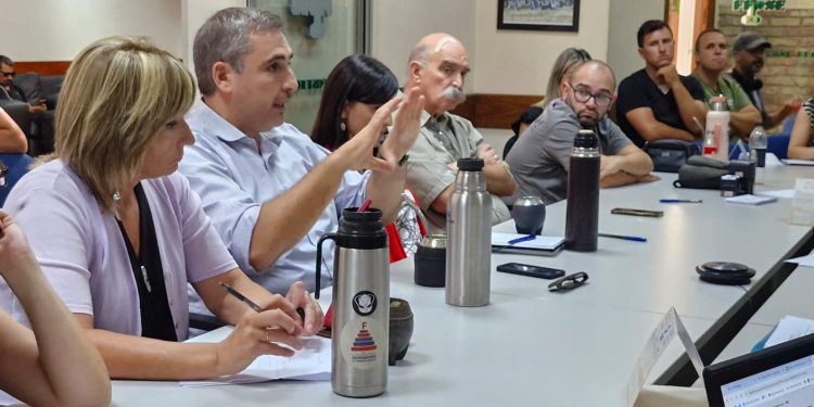 Ferreri se reunió con FFOSE y destacó el rol clave de los trabajadores en el futuro de OSE