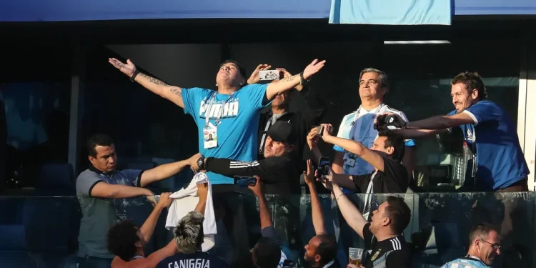 Empezó el juicio por la muerte de Diego Maradona: ¿de qué se acusa a cada uno de los siete imputados?