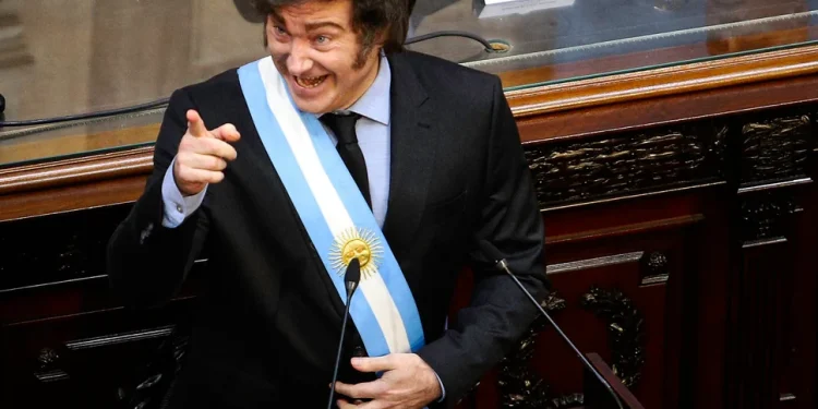 The Wall Street Journal destaca «el milagro económico de Javier Milei», pero pide señales concretas