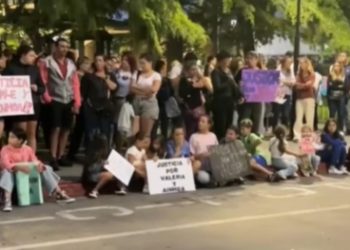 Reclaman “JUSTICIA”: Movilización de familia y vecinos de Valeria Calcaterra