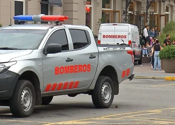 Una persona de 26 años está detenida y hay otras dos requeridas en el marco de la investigación por amenazas de bomba