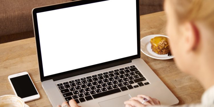 Cómo transformar una notebook vieja en un servidor casero