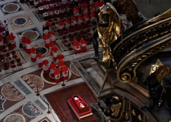 El cuerpo del papa Francisco permanecerá en la basílica de San Pedro durante tres días antes del funeral