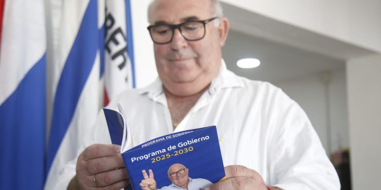 Abella presentó programa de gobierno ante la corte: obras, menores tiempos en el transporte, salud mental y guardia ambiental destacan