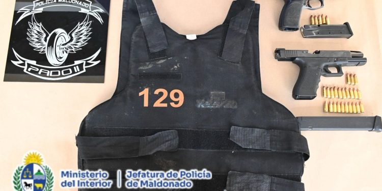 Dos hombres armados fueron detenidos tras operativo policial en Maldonado Nuevo