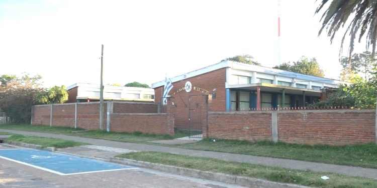 Escuela Nº 13 no abrió sus puertas en turno matutino tras la repentina muerte de un alumno de sexto año