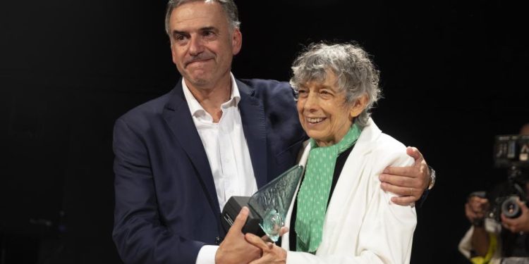 Reconocen con el premio a la Trayectoria en Danza a Graciela Figueroa