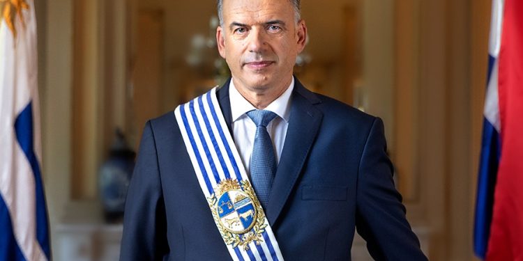 Se presentó el retrato oficial del presidente Yamandú Orsi