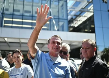 Tras recibir el alta hospitalaria, Bolsonaro anunció que retorna a la actividad política