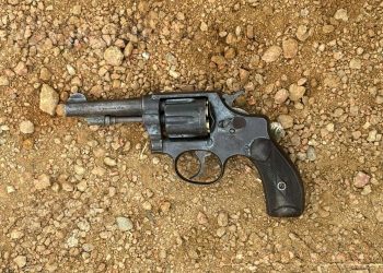 Un hombre fue detenido con un arma de fuego durante operativo en el realojo del barrio Kennedy