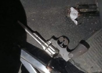Otro revolver incautado y varias personas detenidas