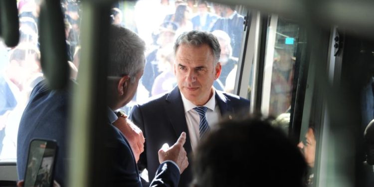 Orsi asistió a presentación de ómnibus eléctricos para Canelones