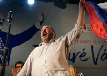 Votó Mario Bergara en Montevideo: “Ojalá que se nos muestre que la gente le da más importancia a los municipios”
