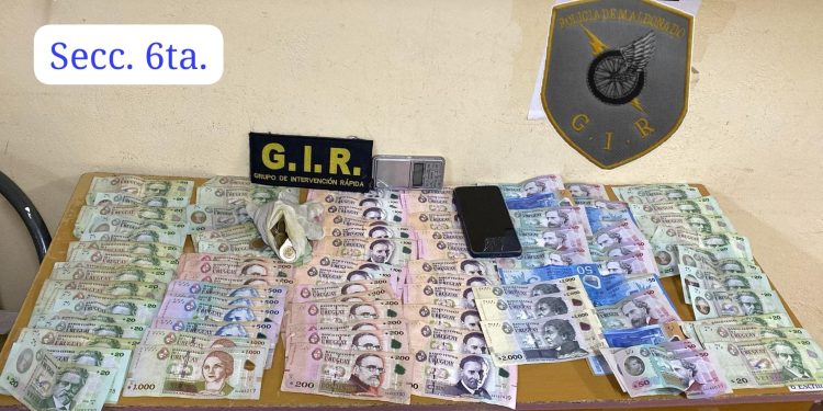 Encerró a una moto policial contra un cordón en una persecución pero fue atrapado