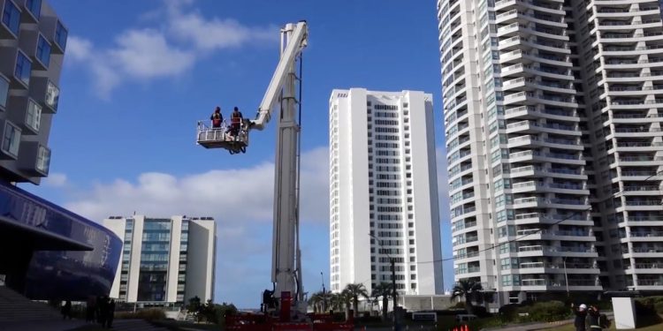Realizaron simulacro con el camión Bronto en Punta del Este
