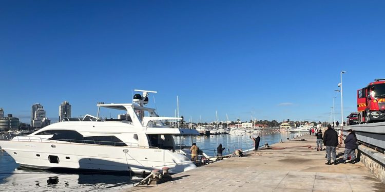 Otro yate se incendió en Punta del Este: investigan posible origen eléctrico