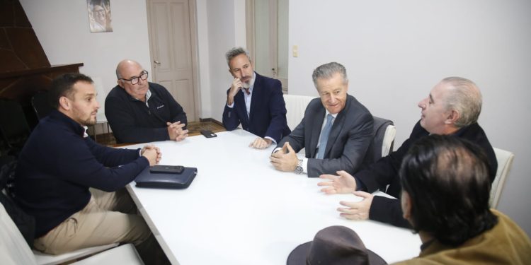 El jefe comunal electo se mantuvo este jueves en su segunda reunión con partidos políticos, en este caso con el Partido Colorado, al que le permitió integrar también las comisiones de movilidad y ambiente