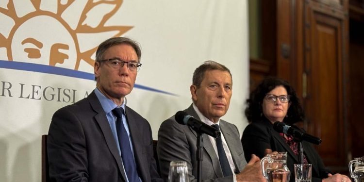 «Cumplír con las obligaciones»: Gobierno entregó al Parlamento proyecto de Rendición de Cuentas