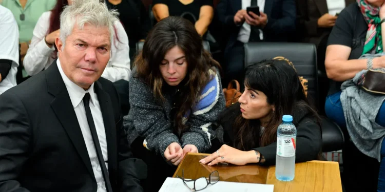 «Maradona murió entre olor a orina y materia fecal”: revelación de Fernando Burlando genera angustia y bronca