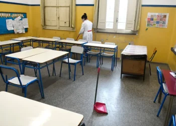 Unos 100 mil alumnos de escuelas públicas recibirán 2500 pesos en julio