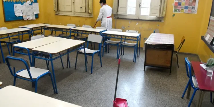 Unos 100 mil alumnos de escuelas públicas recibirán 2500 pesos en julio