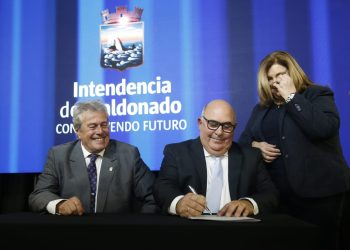 Abella destacó diálogo, tolerancia, compromiso social, igualdad y responsabilidad fiscal al asumir como intendente